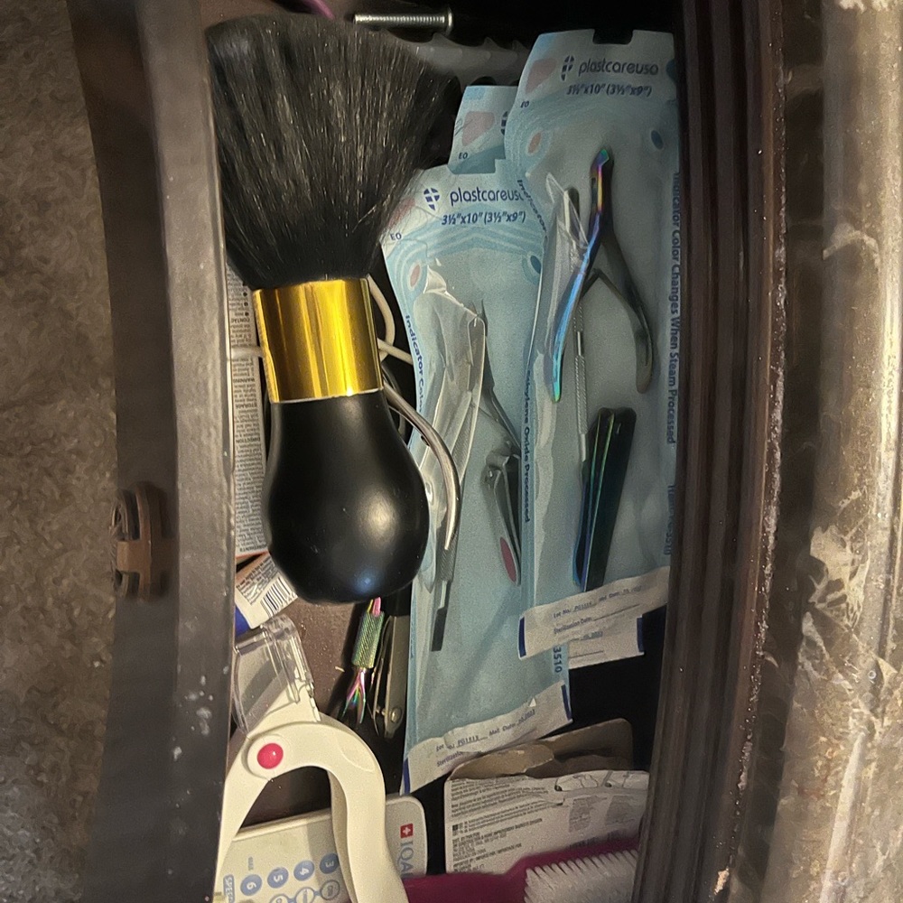 Manicure table - Picture 9 of 11